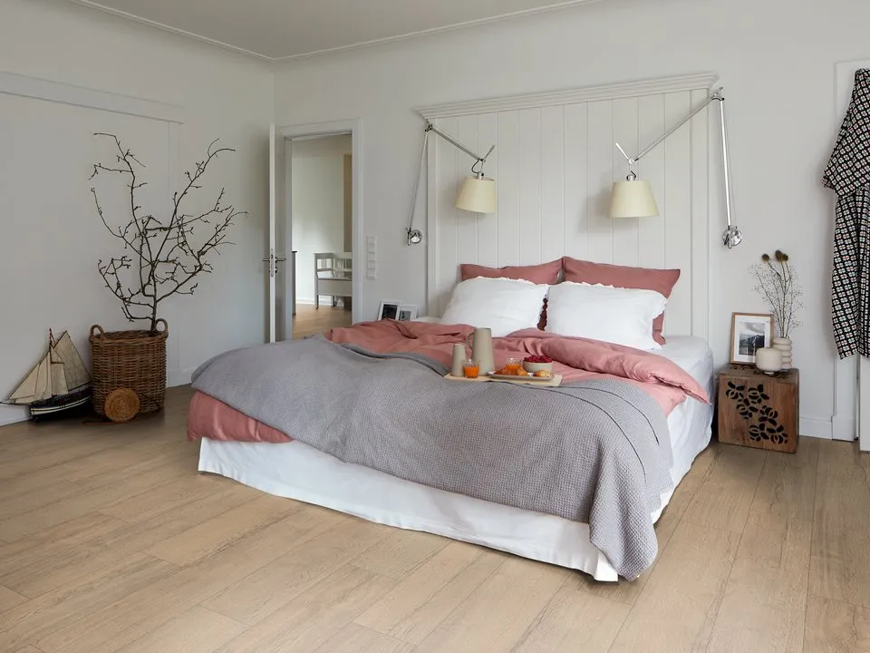 Piso laminado Roble Elva Natural.
