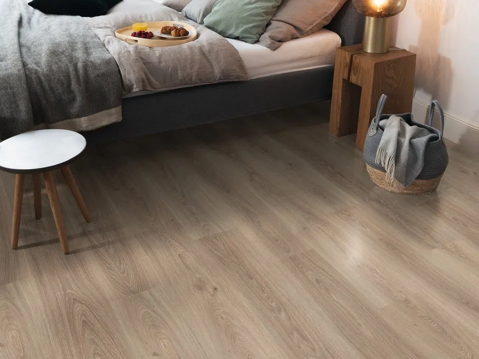 Piso laminado Roble Amiens Claro.