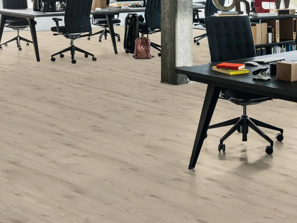 Piso laminado Roble Almington Arena.